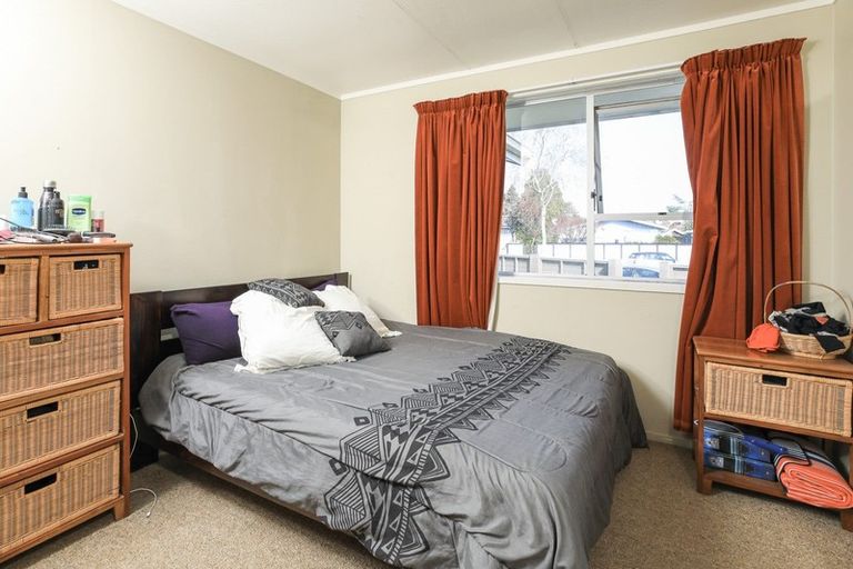 Photo of property in 12 Burrows Place, Frankton, Hamilton, 3204