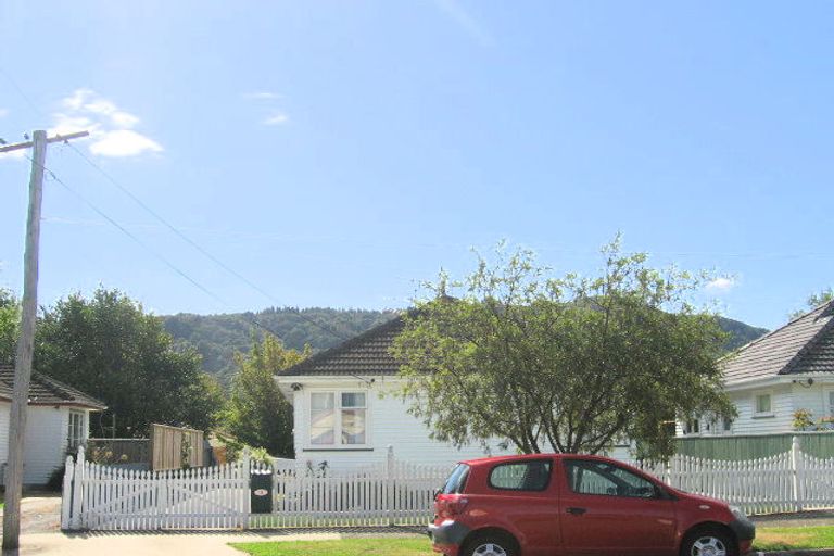 Photo of property in 19 Kowhai Avenue, Ebdentown, Upper Hutt, 5018