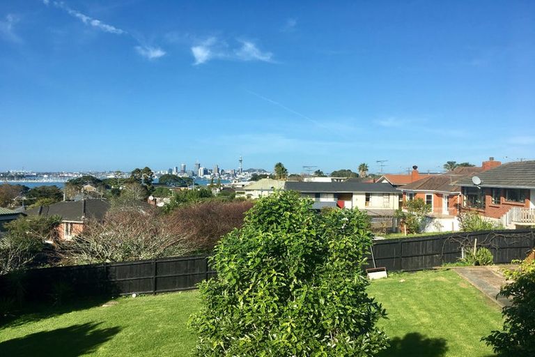 Photo of property in 109 Sylvan Avenue, Northcote, Auckland, 0627