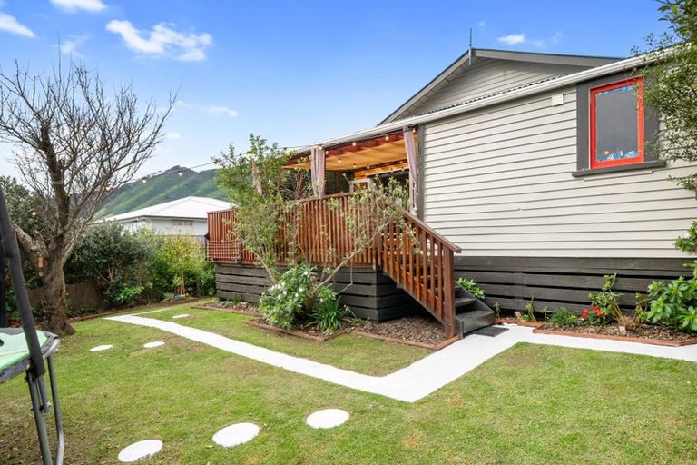 Photo of property in 28 Matenga Street, Waikanae, 5036