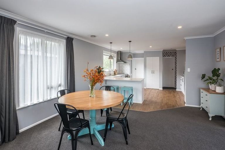 Photo of property in 2 Konini Grove, Raumati Beach, Paraparaumu, 5032