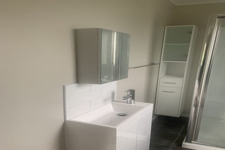 Photo of property in 8 First Avenue, Glenbrook, 2681