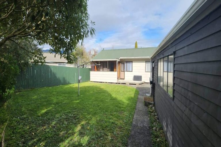 Photo of property in 6 Edmund Lomas Grove, Birchville, Upper Hutt, 5018
