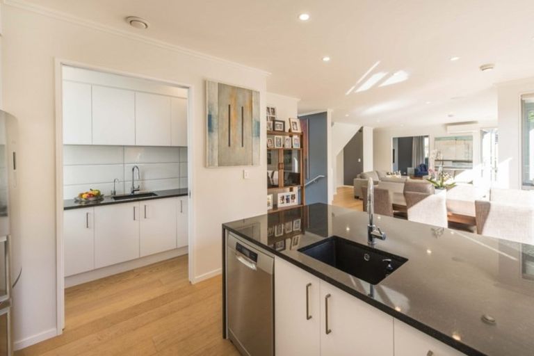 Photo of property in 3a Rossmore Terrace, Murrays Bay, Auckland, 0630