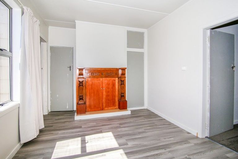 Photo of property in 23 Pakington Street, Westport, 7825