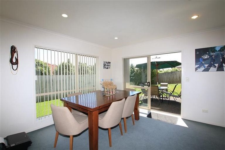 Photo of property in 15 Chelmsley Avenue, Henderson, Auckland, 0612