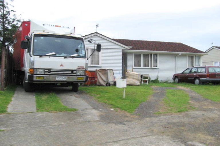 Photo of property in 35 Vickers Crescent, Mangere, Auckland, 2022