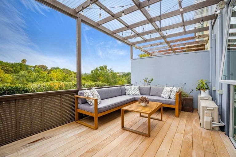 Photo of property in 9s Clearwater Cove, West Harbour, Auckland, 0618