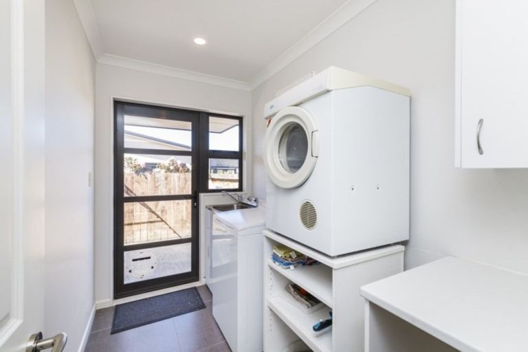 Photo of property in 8 Trump Place, Kelvin Grove, Palmerston North, 4414