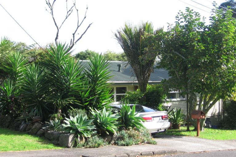 Photo of property in 30 Woodfern Crescent, Titirangi, Auckland, 0604