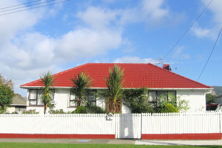 Photo of property in 39 Cornwall Crescent, Cannons Creek, Porirua, 5024