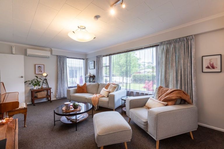 Photo of property in 77 Fergusson Street, Woodville, 4920