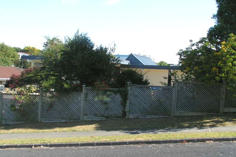 Photo of property in 43 Knightsbridge Drive, Forrest Hill, Auckland, 0620