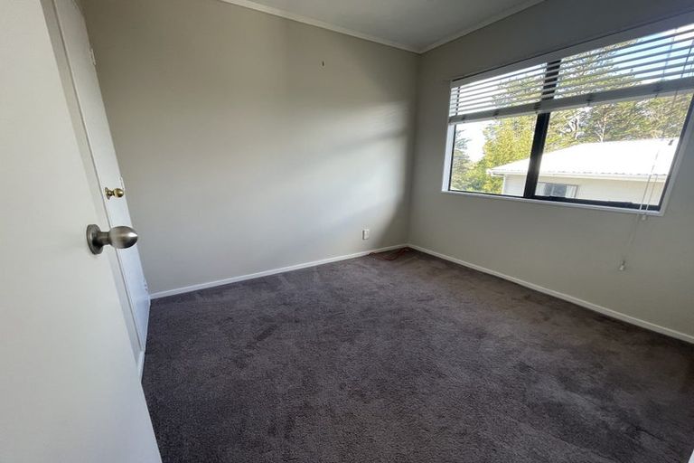Photo of property in 95 Hobsonville Road, West Harbour, Auckland, 0618