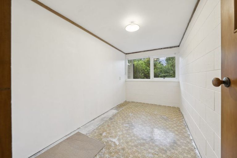 Photo of property in 222 Atkinson Road, Titirangi, Auckland, 0604