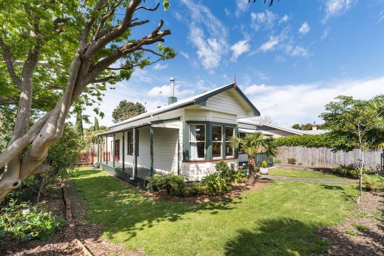Photo of property in 16 Margaret Street, Roslyn, Palmerston North, 4414