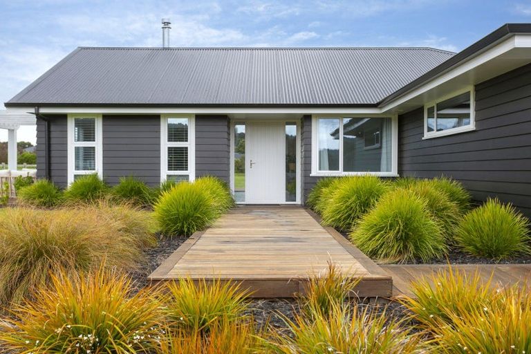 Photo of property in 6 Kahikatea Drive, Kinloch, Taupo, 3377