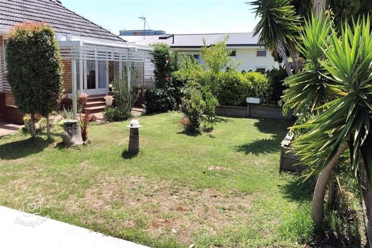 Photo of property in 35a Bradbury Road, Botany Downs, Auckland, 2010