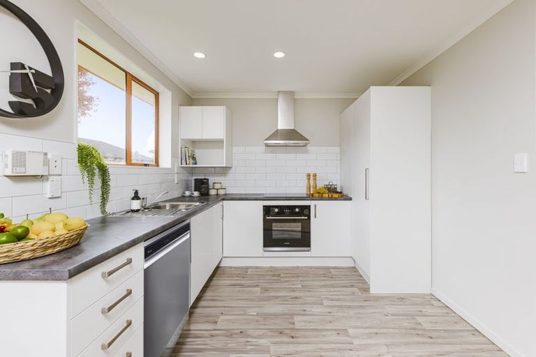 Photo of property in 17 Marblewood Grove, Pukekohe, 2120