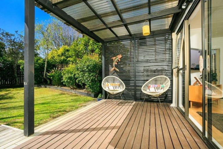 Photo of property in 2/7 Wilkinson Way, Browns Bay, Auckland, 0630