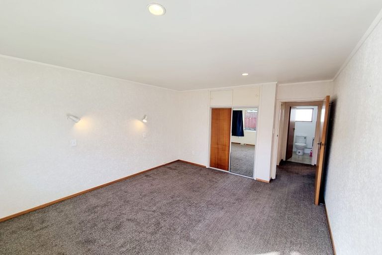 Photo of property in 2/44 Wallace Road, Papatoetoe, Auckland, 2025