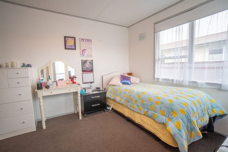 Photo of property in 32 Rhodes Drive, Kelvin Grove, Palmerston North, 4414