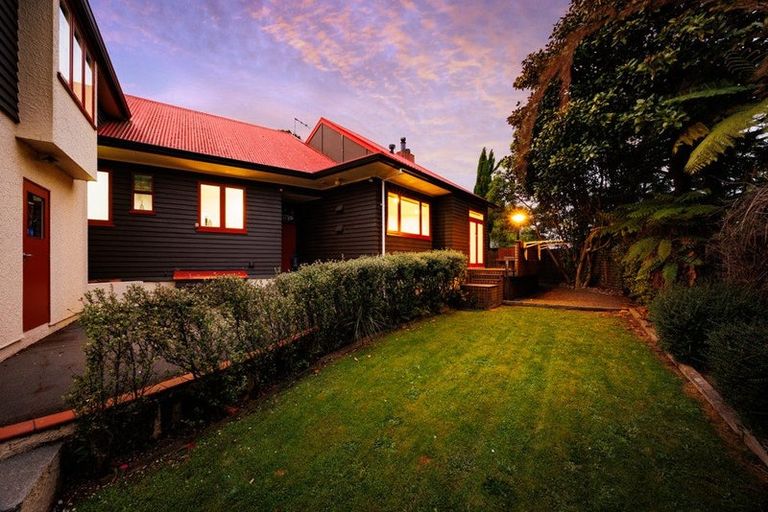 Photo of property in 230 Victoria Avenue, Hokowhitu, Palmerston North, 4410