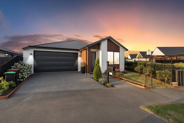 Photo of property in 42 Manakura Street, Russley, Christchurch, 8042