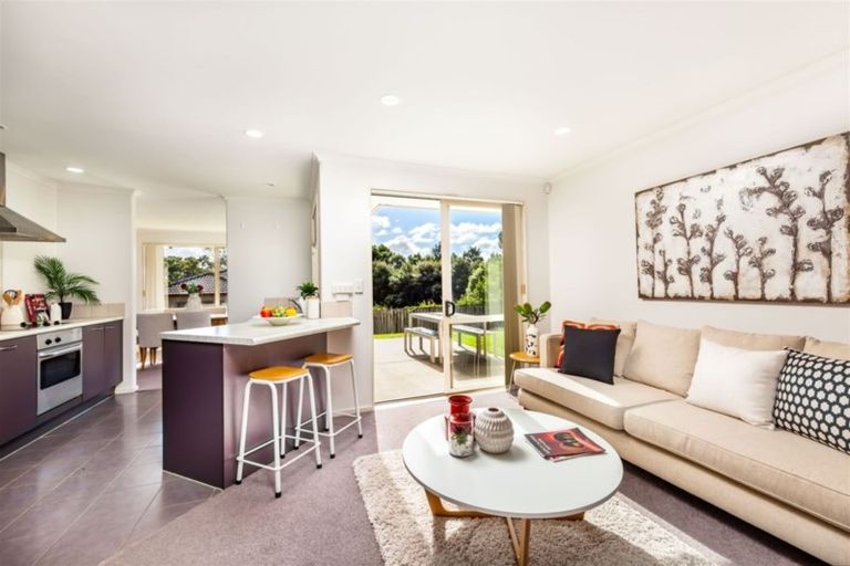 Photo of property in 15 Condor Place, Unsworth Heights, Auckland, 0632