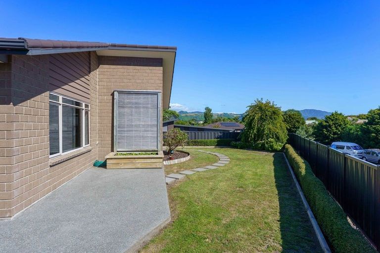 Photo of property in 12 Simpson Crescent, Raumati Beach, Paraparaumu, 5032