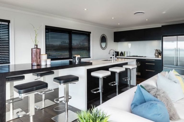 Photo of property in 35 Montgomery Crescent, Cockle Bay, Auckland, 2014