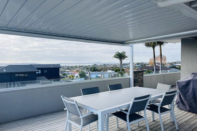 Photo of property in 26 Bernleigh Terrace, West Harbour, Auckland, 0618