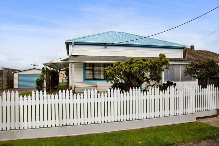 Photo of property in 30 Caledonia Street, Hawera, 4610
