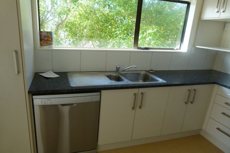 Photo of property in 2/2 Leith Way, Rothesay Bay, Auckland, 0630