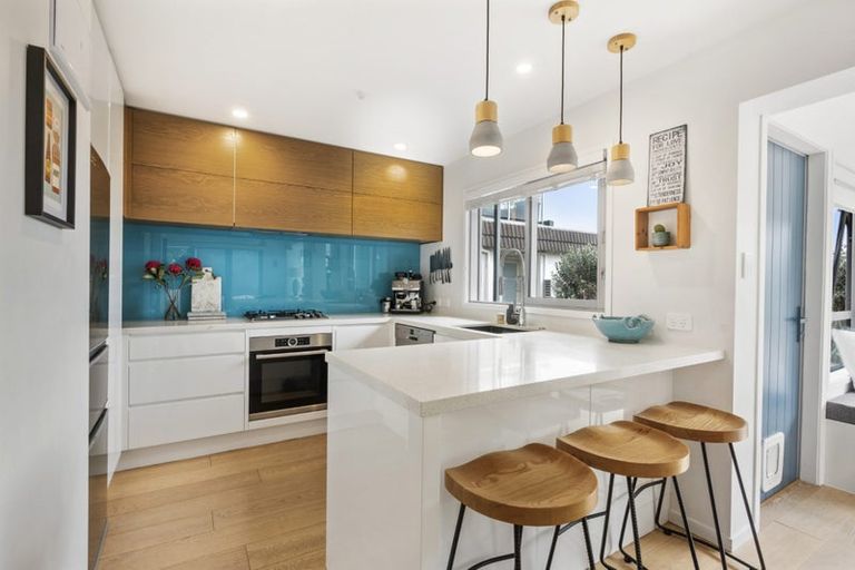 Photo of property in 4/22 North Avenue, Narrow Neck, Auckland, 0624