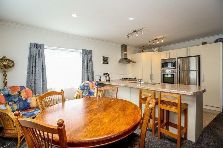 Photo of property in 5a Simons Street, Moturoa, New Plymouth, 4310
