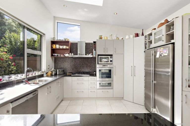 Photo of property in 35 Finnimore Terrace, Vogeltown, Wellington, 6021