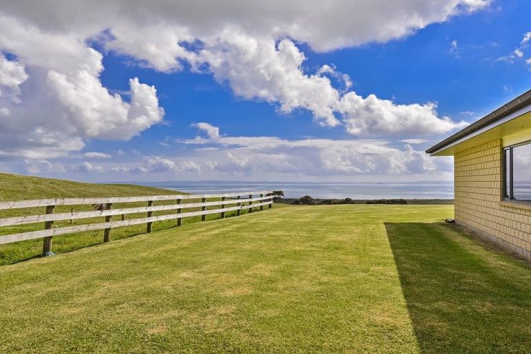 Photo of property in 1880 South Head Road, South Head, Helensville, 0874