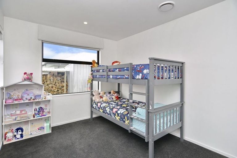 Photo of property in 28 Tara Crescent, Woodend, 7610