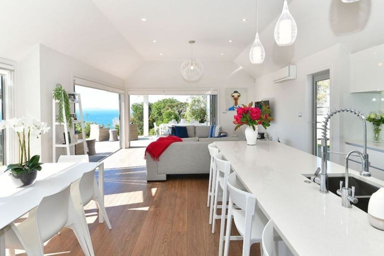 Photo of property in 110 Vipond Road, Stanmore Bay, Whangaparaoa, 0932