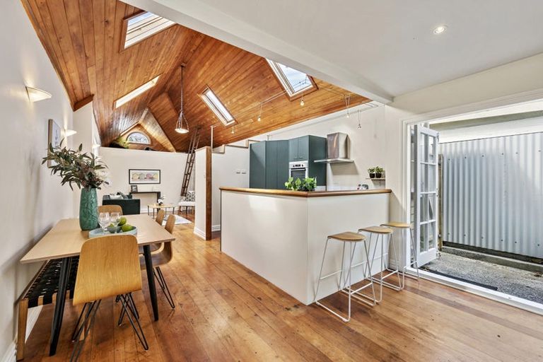 Photo of property in 82 Elizabeth Street, Mount Victoria, Wellington, 6011