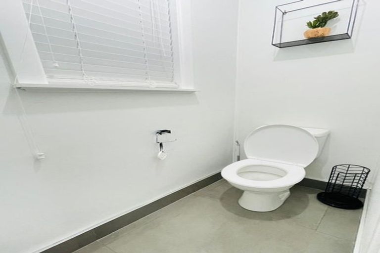 Photo of property in 231 Hepburn Road, Glendene, Auckland, 0602