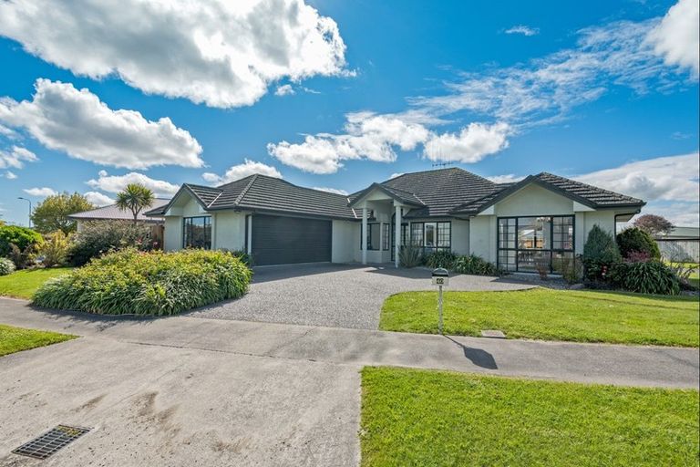 Photo of property in 40 Royal Oak Drive, Kelvin Grove, Palmerston North, 4414