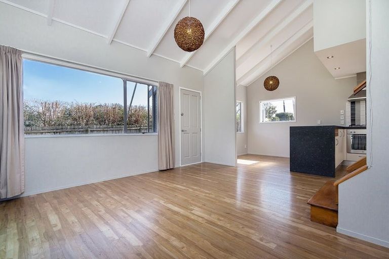 Photo of property in 2/10 Kiekie Road, Mangere Bridge, Auckland, 2022