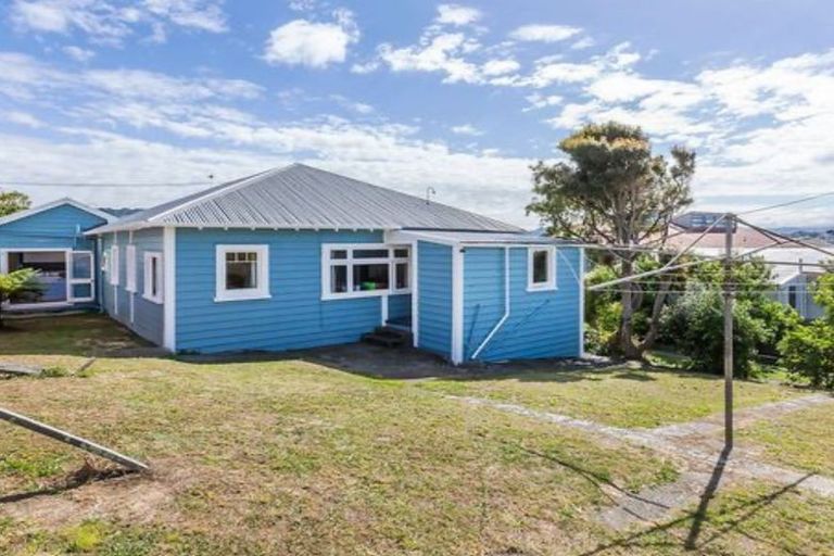 Photo of property in 17 Naughton Terrace, Kilbirnie, Wellington, 6022