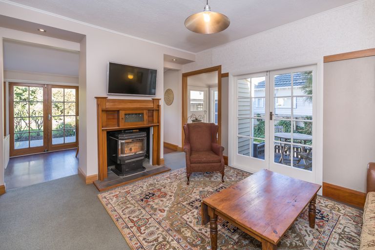 Photo of property in 92 Martin Avenue, Beckenham, Christchurch, 8023