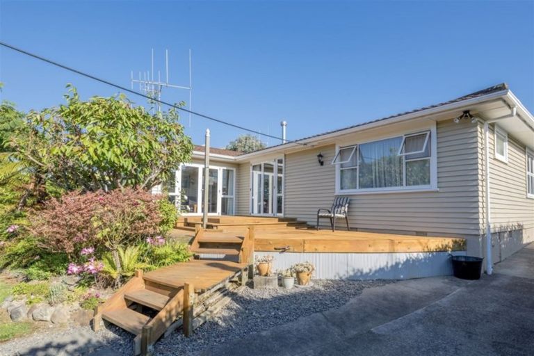 Photo of property in 97 Kawiu Road, Levin, 5510