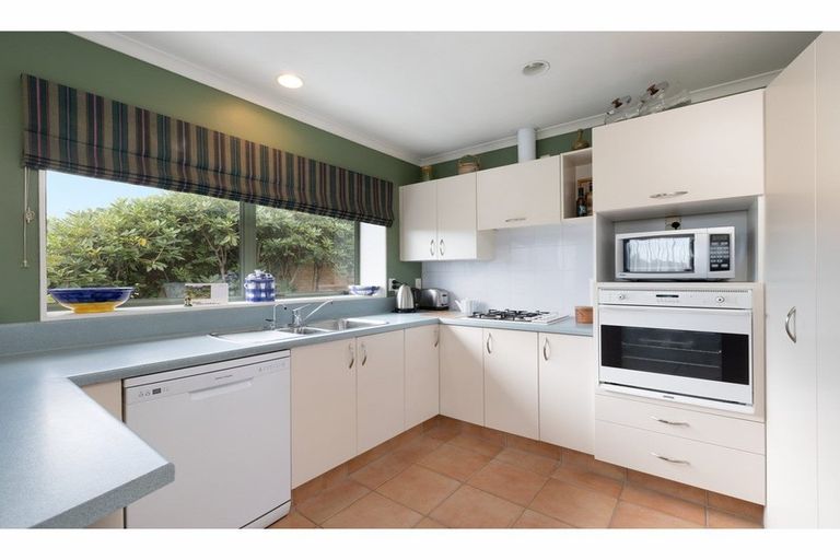 Photo of property in 5 Burnt Oak Drive, Pyes Pa, Tauranga, 3112