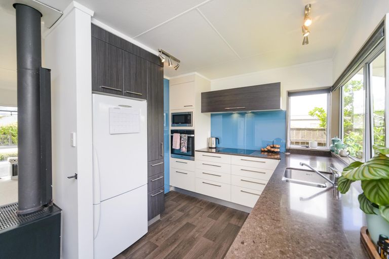 Photo of property in 97 Hillcrest Drive, Kelvin Grove, Palmerston North, 4414