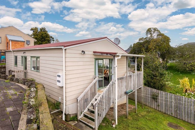 Photo of property in 1/12 Kelkirk Street, Kelston, Auckland, 0602